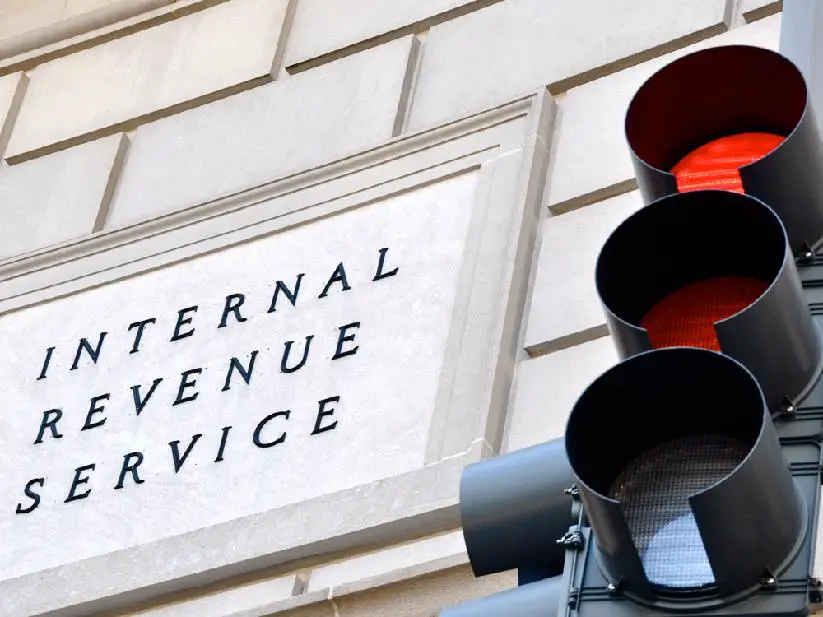 U.S. court strikes down IRS tax preparer regulations
