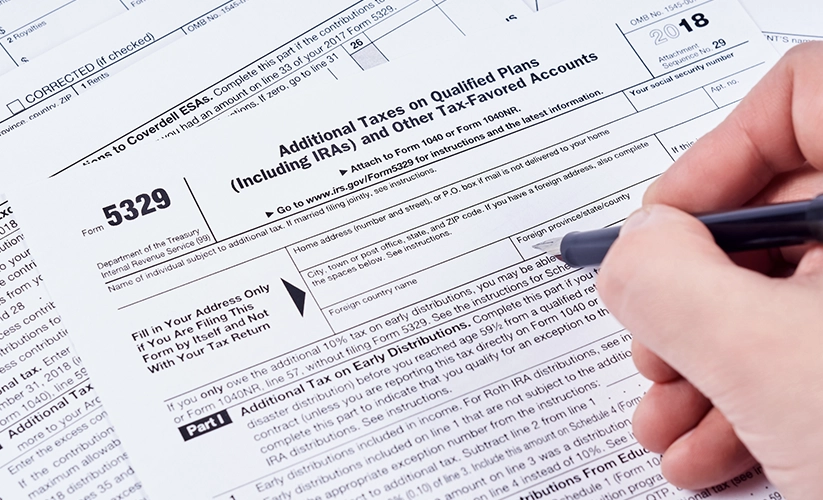 Información de impuestos adicionales sobre planes cualificados con el formulario fiscal estadounidense 5329